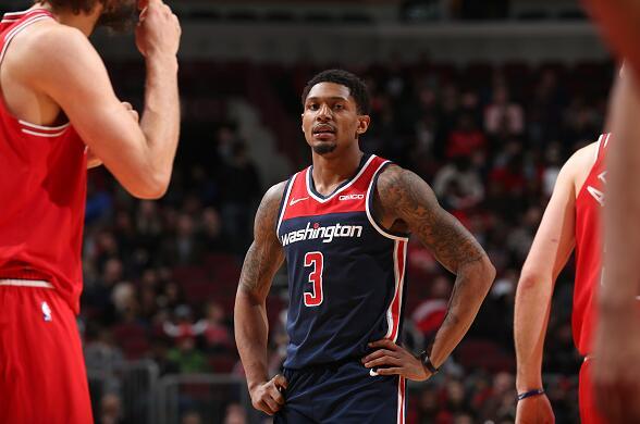 队形成了某 队形成了某